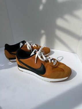 Nike Womens Brown & Black Retro Runner